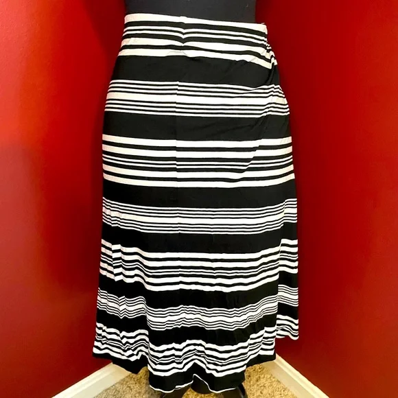 Striped Skirt - Picture 2 of 7